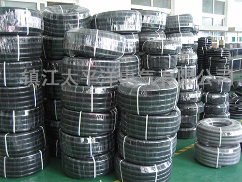 黑色(se)波紋(wen)尼龍(long)軟管(guan)