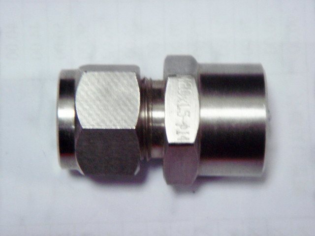 卡(ka)套式壓力(li)表直通接(jie)頭