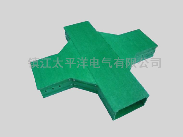 玻璃(li)鋼水平(ping)四通